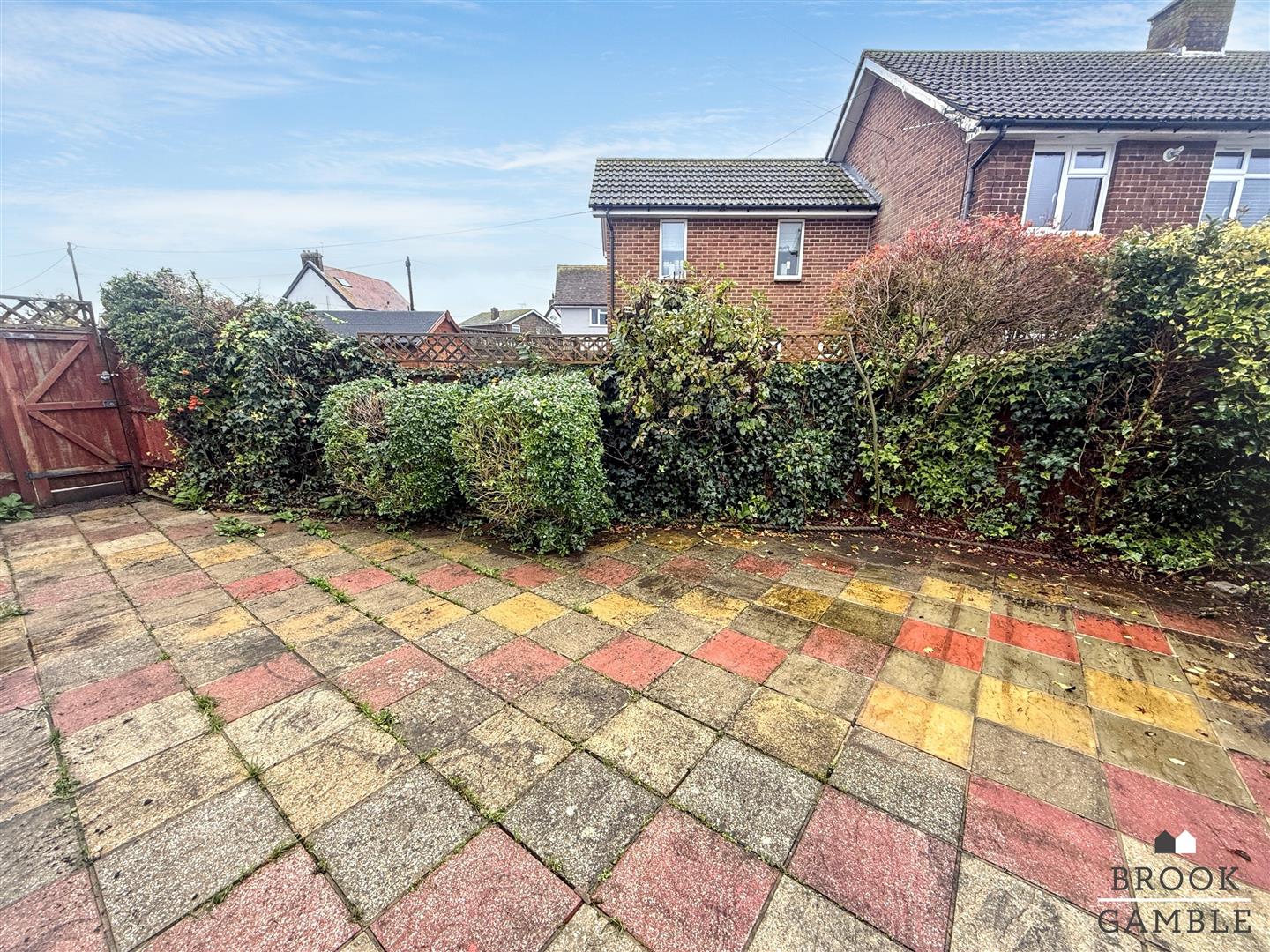 2 Bedroom Bungalow. Victoria Close in Polegate,  8